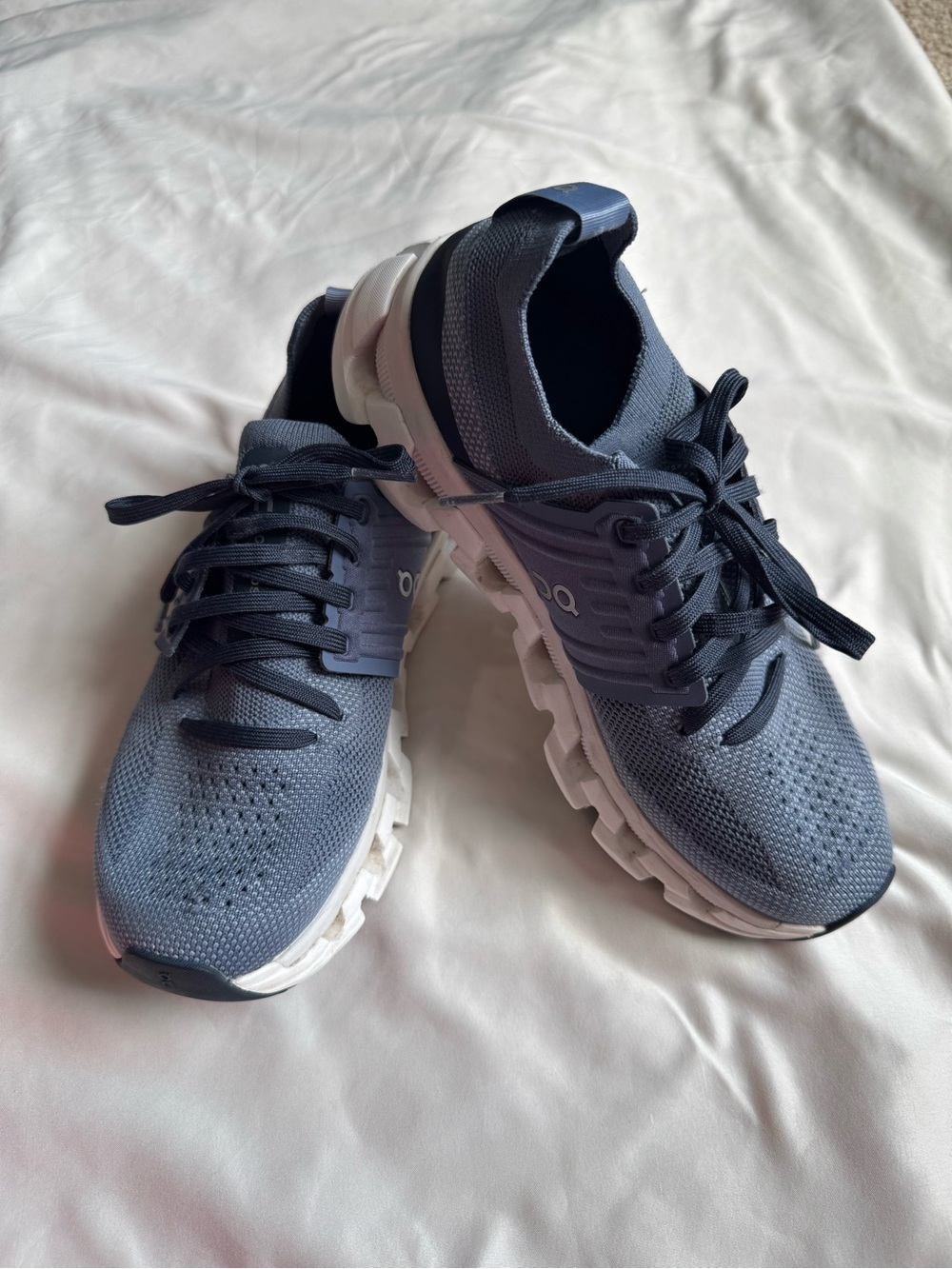 On Cloud Cloudswift3 Running Sneakers